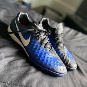 Mens Magista Obra Low Indoor/Turf Soccer Cleats | 11